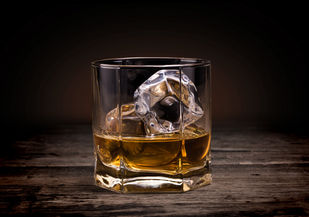 Dlaczego szklanki kryształowe do whisky to must-have dla miłośników whiskey?